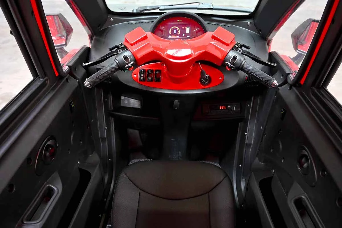 Ive-Car interior